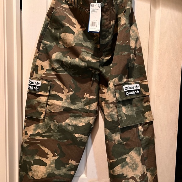 New with tags Adidas 2-piece three stripe set - Picture 2 of 2